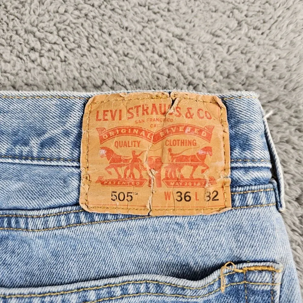 Levis 505 Jeans Mens 35x31 Blue Regualr Straight Light Wash Grunge Work American